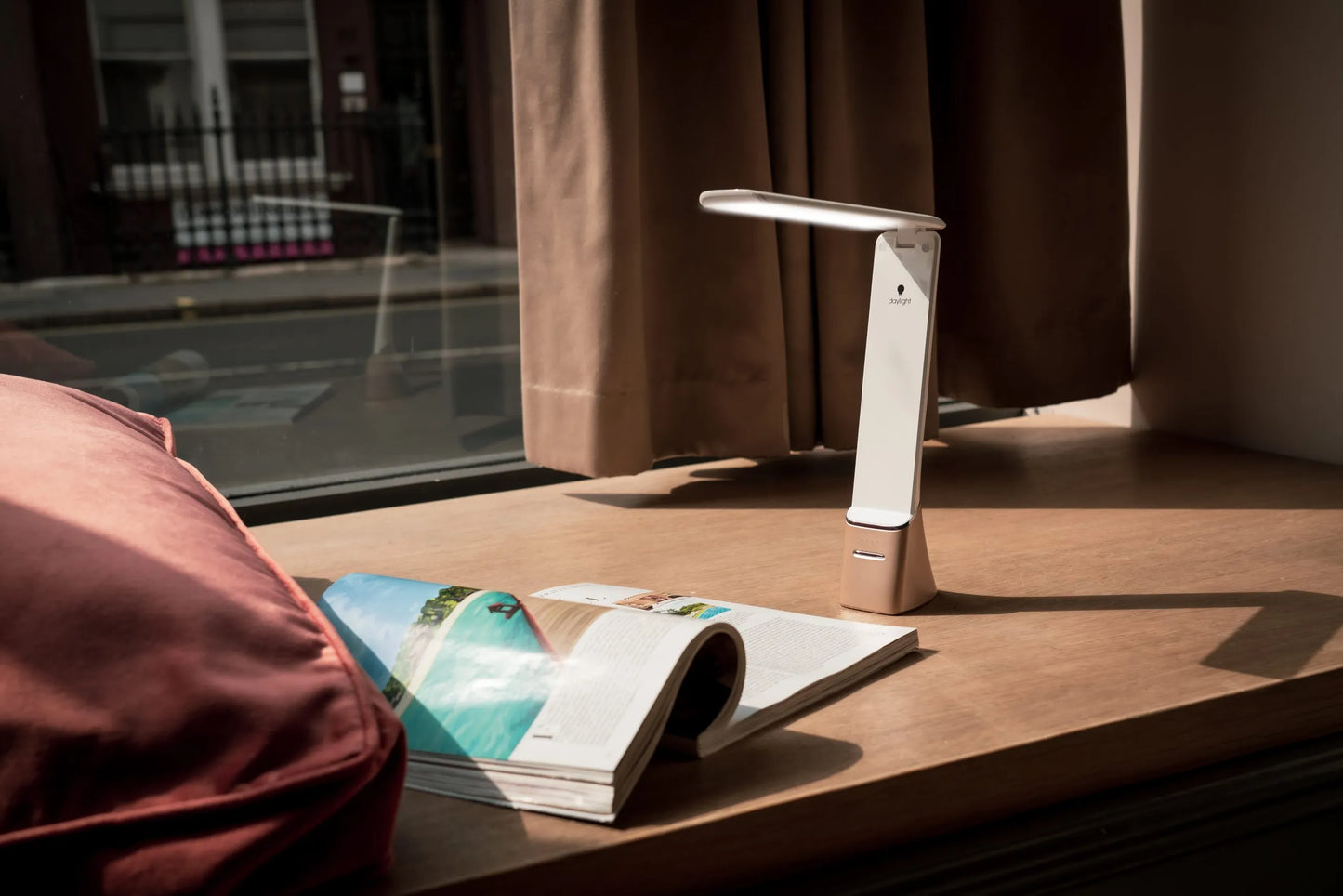 Daylight Smart Go Rechargeable Desk Lamp