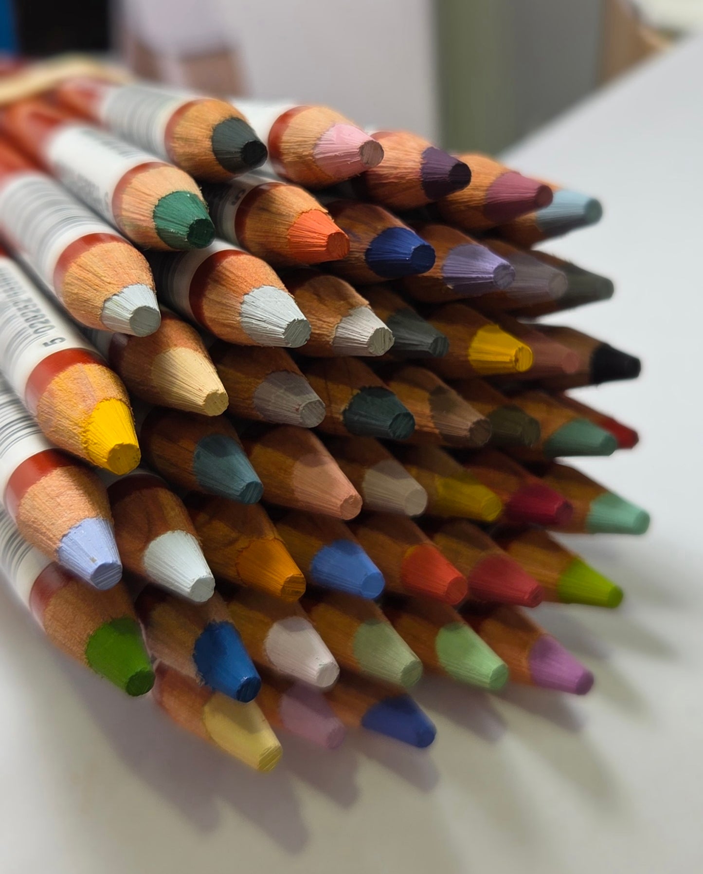Derwent Drawing Pencil Bundle 48 New Colours