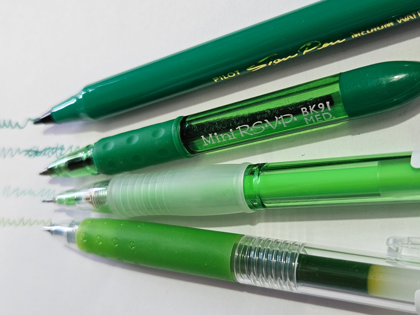 CHRISTMAS GREEN PENS SELECTION - SALE