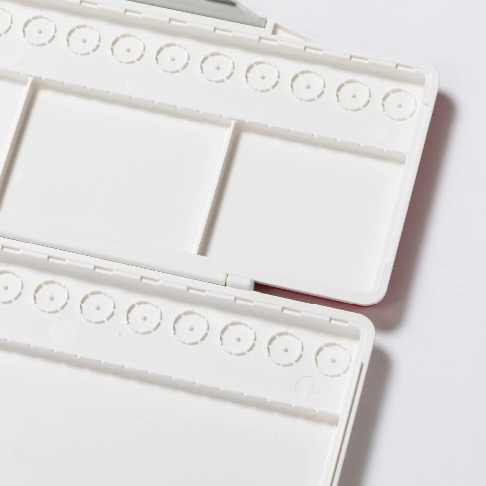 Holbein Watercolor Palette with Removable Small Rooms, 30 Compartments (32 Petri Dishes, 4 Large)